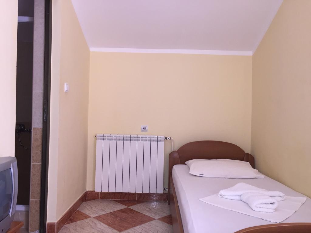 Apartments Adok Будва Екстер'єр фото
